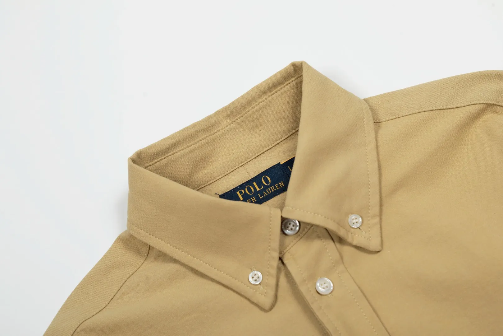 P250 Top quality" Style number: 8086# [Ralph Lauren classic basic evergreen versatile shirt long sleeves for all seasons] ✅Ralph Lauren classic Oxford spun old money style unisex couple shirt long sleeves ✅Top ceiling quality ZP original development. You can compare the real thing with the market version at will. ✅Using the original custom-woven and dyed pure cotton Oxford spinning, strong three-dimensional effect, breathable and anti-wrinkle material, comfortable upper body. ✅Washing treatment, tight and soft texture, full and exquisite embroidery. Excellent sense of quality ✅Simple and versatile, perfect for lazy people to wear. This is the charm of shirts. Basic and classic. ✅The upper body looks much better than the real thing. It can be worn alone or worn in all seasons. It is highly recommended for couples. Size: S-XL. Color: Navy blue, white, pink, light blue, khaki, charcoal gray.